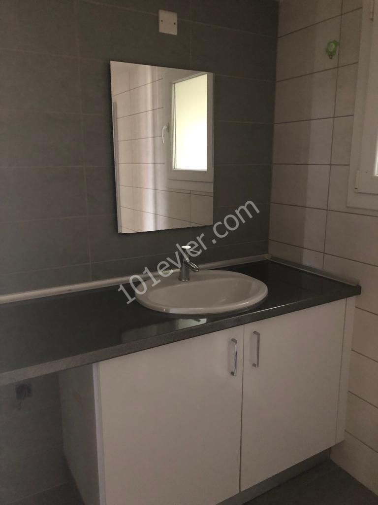 GİRNE MERKEZDE LEFKOŞA ÇEMBERİ YAKINI KİRALIK 1+1 LÜKS DAİRE