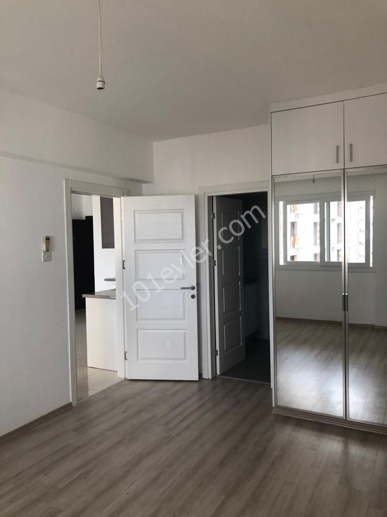 GİRNE MERKEZDE LEFKOŞA ÇEMBERİ YAKINI KİRALIK 1+1 LÜKS DAİRE