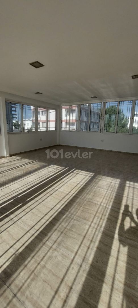 GİRNE MERKEZDE SATILIK 3+1 PENTHOUSE