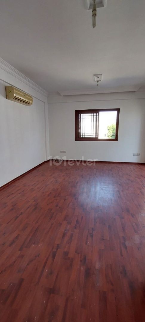 3+1 PENTHOUSE FOR SALE IN THE CENTER OF GUINEA