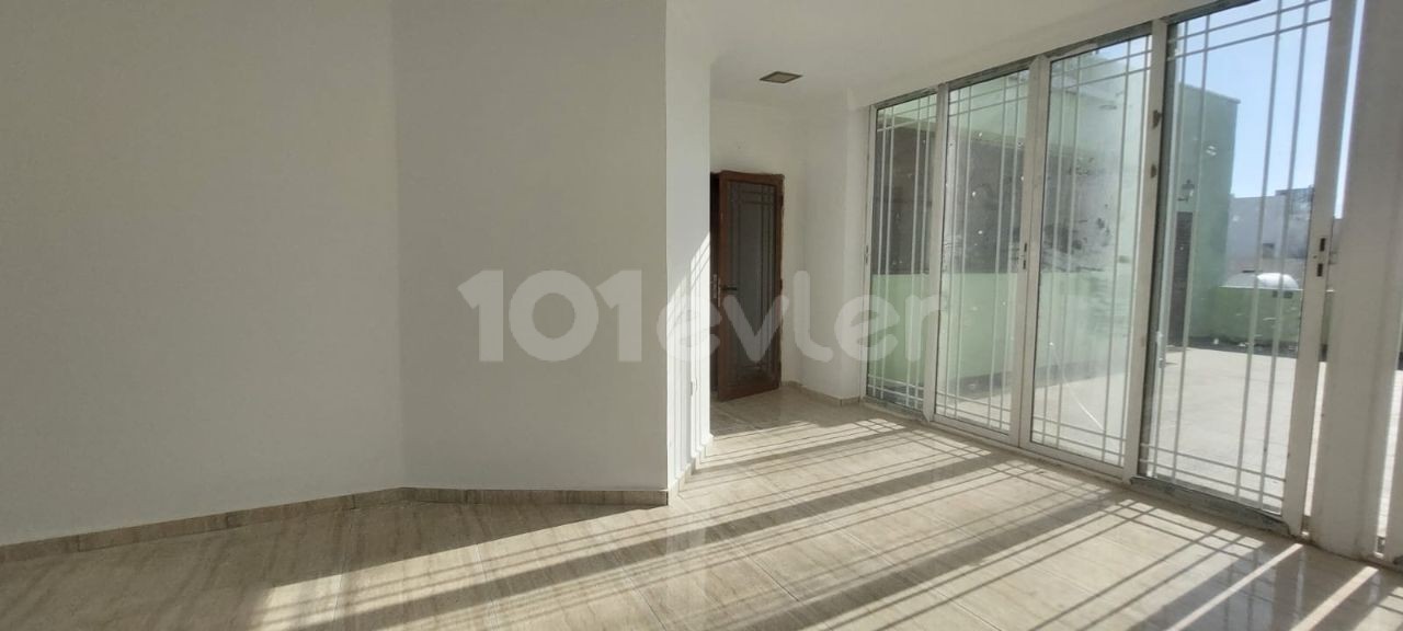 GİRNE MERKEZDE SATILIK 3+1 PENTHOUSE