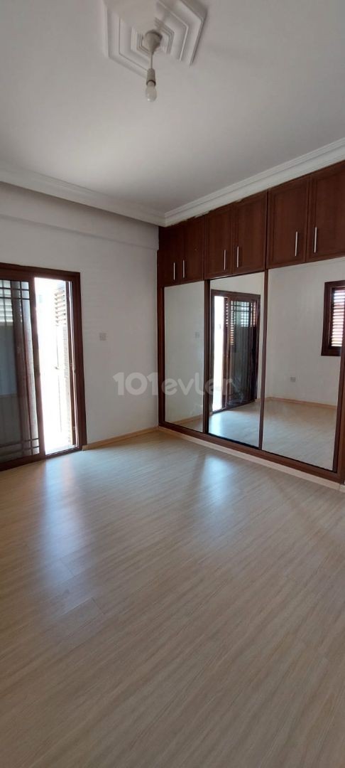 3+1 PENTHOUSE FOR SALE IN THE CENTER OF GUINEA