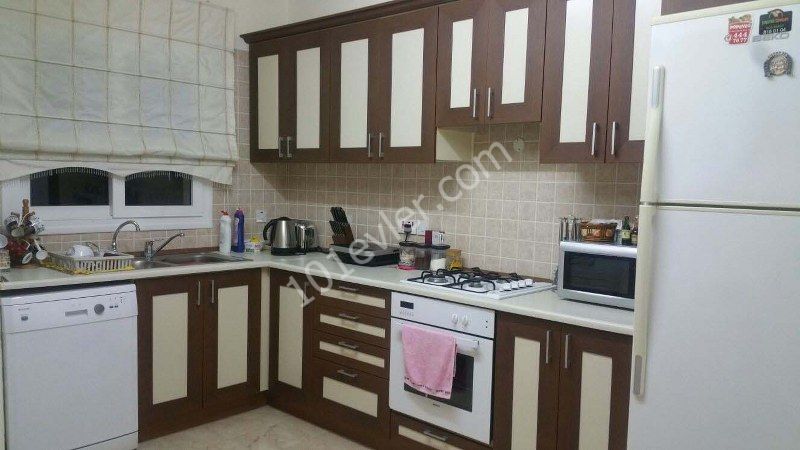 Girne merkezde satılık 3+1 daire