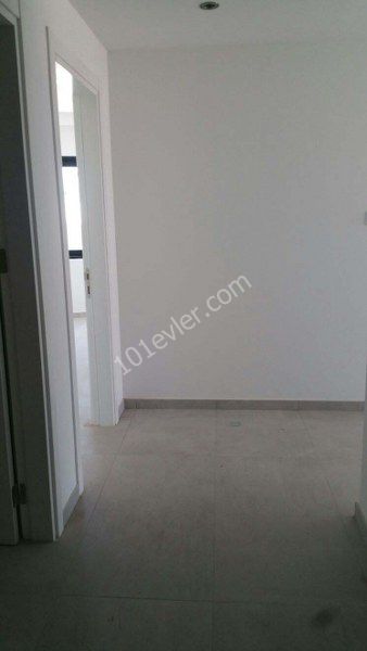 Girne merkezde satılık 2+1 deniz manzaralı daire