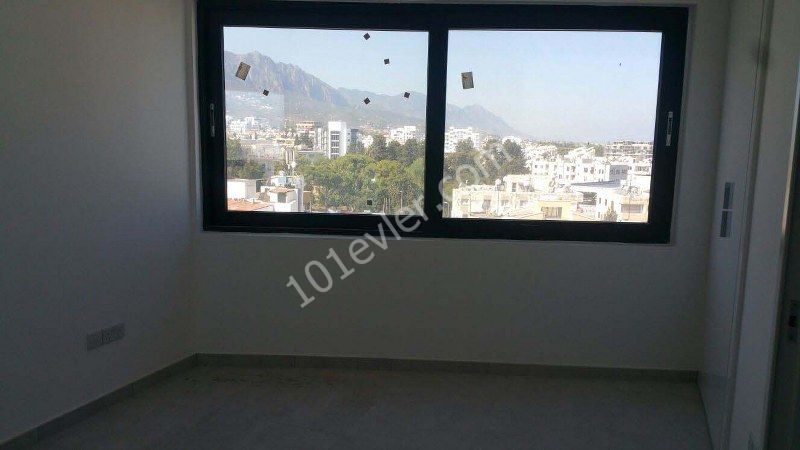 Girne merkezde satılık 2+1 deniz manzaralı daire