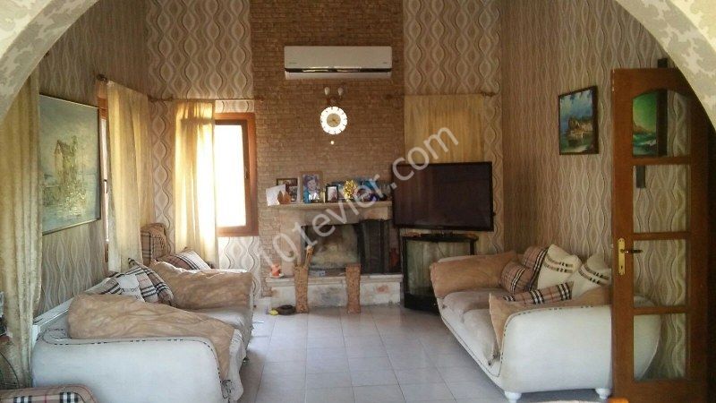 YEŞİLTEPE'DE SATILIK HAVUZLU 4+1 BUNGALOW 