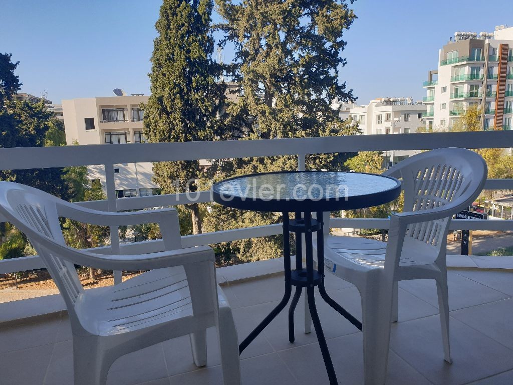 Girne merkezde, 1 x depozit, komisyon yok, aydat yok, sahibinden, full eşyalı, geniş balkonlu stüdyo tipi kiralık apartman dairesi 