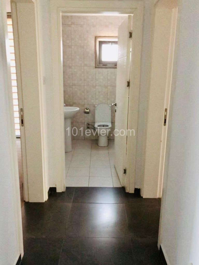 GİRNE MERKEZ'DE 2+1 EŞYALI PENTHOUSE