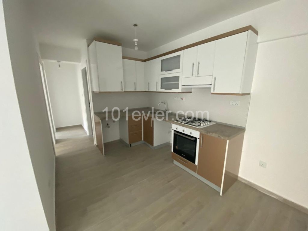 Girne Merkezde 7/24  Güvenlikli  Site İçİ Havuzlu   2+1 Satılık Daire 