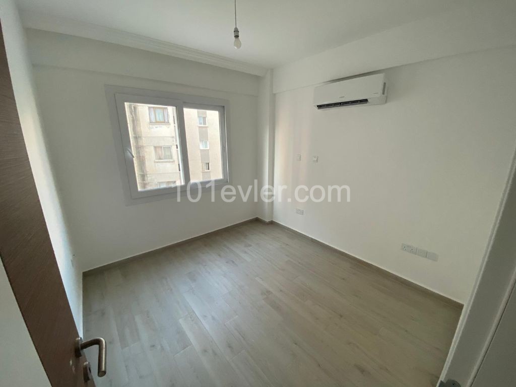 Girne Merkezde 7/24  Güvenlikli  Site İçİ Havuzlu   2+1 Satılık Daire 