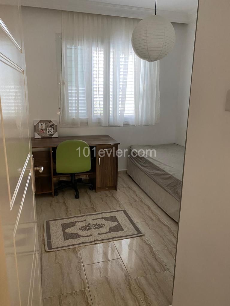 Girne Yeni Liman Bölgesinde 3+1 Eşyalı Kiralık Daire 