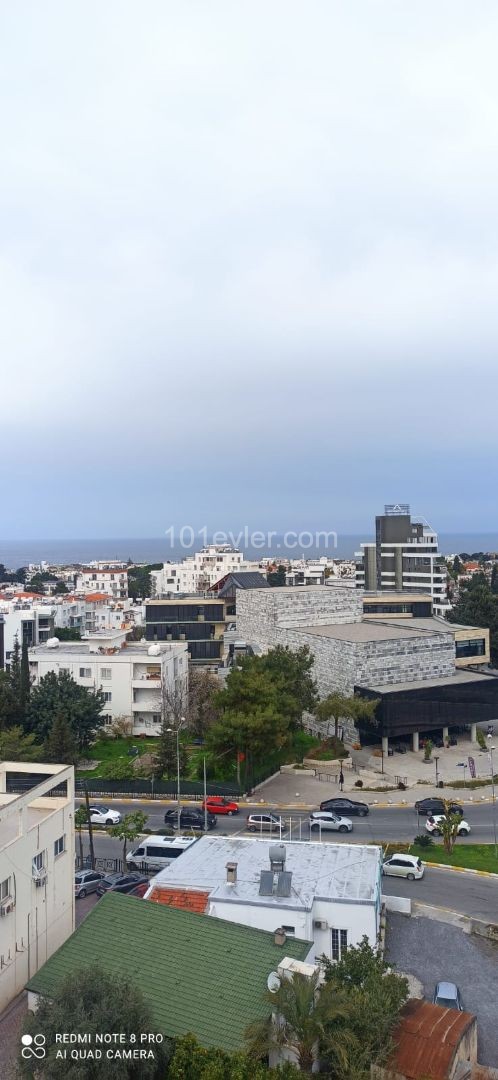 Girne Merkez'de 2+1 Havuzlu Eşyalı  Residence