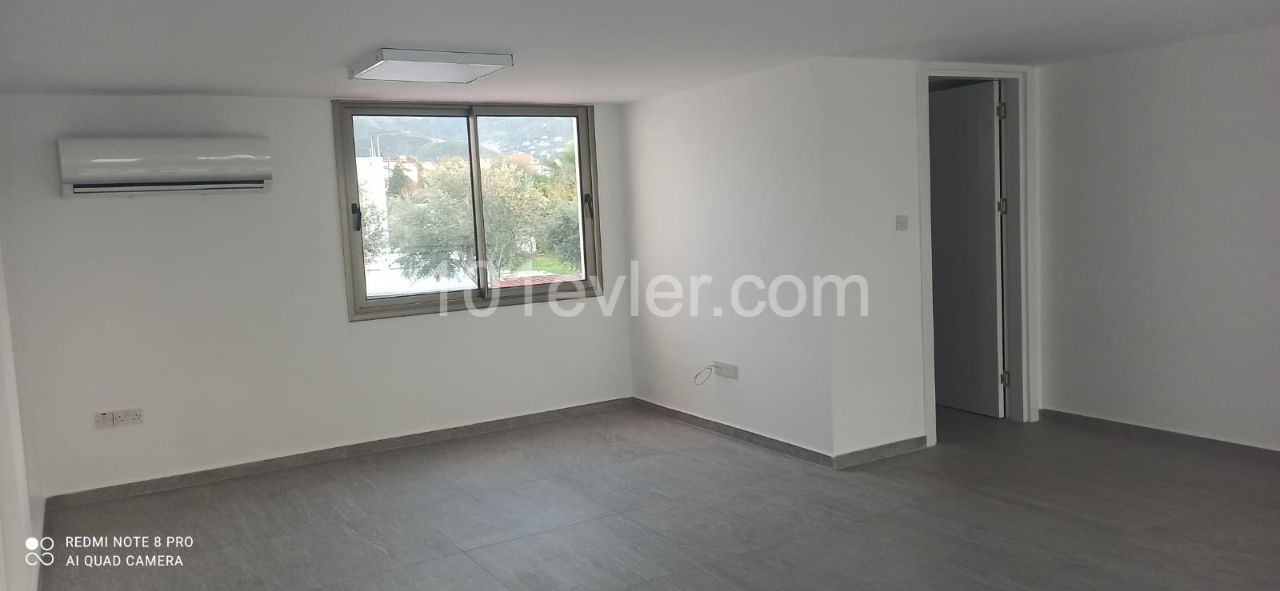 GİRNE/ALSANCAK'DA  100 M2 KİRALIK DUKKAN 