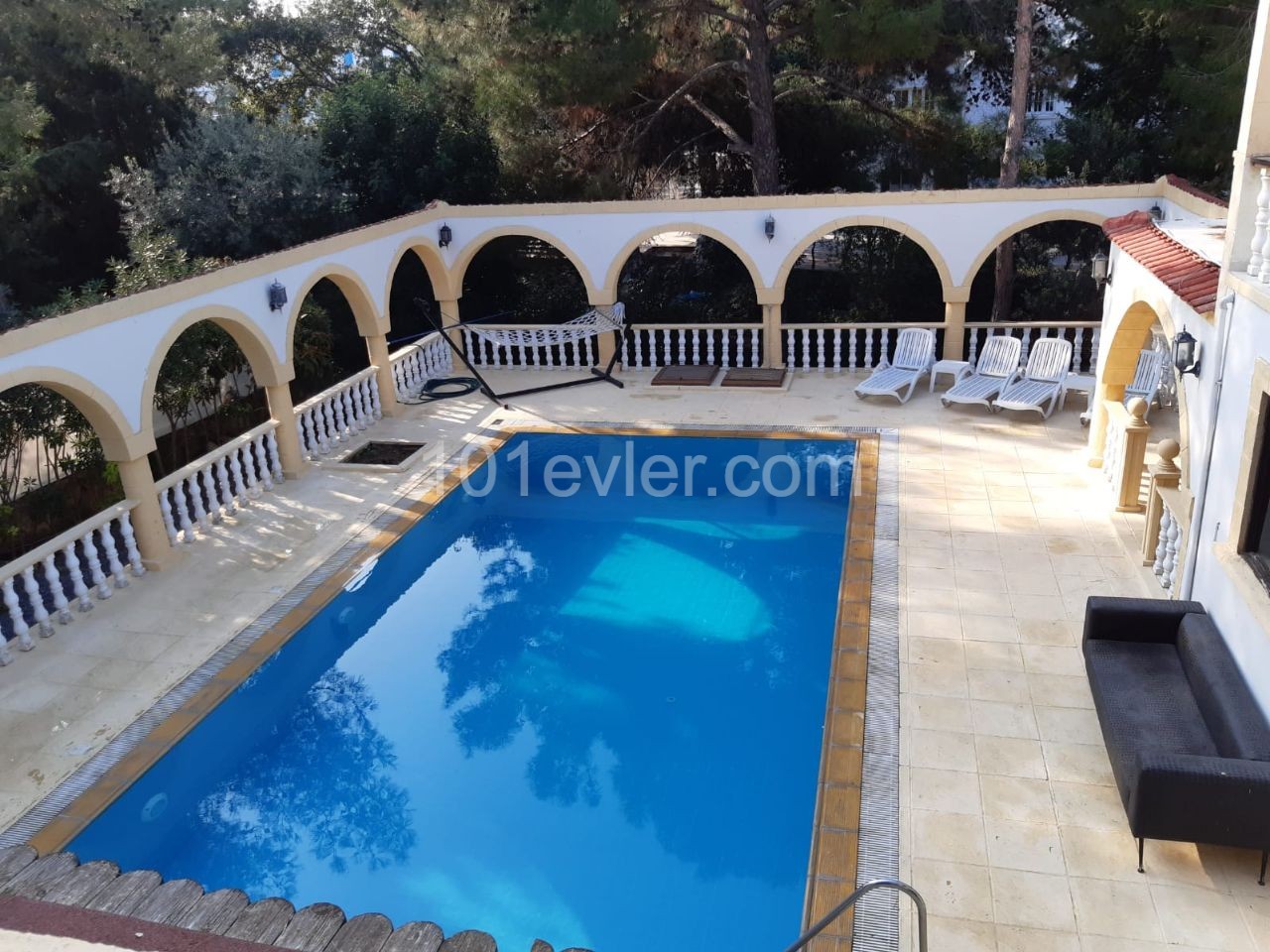 5+1 VILLA MIT POOL IN ALSANCAK ** 