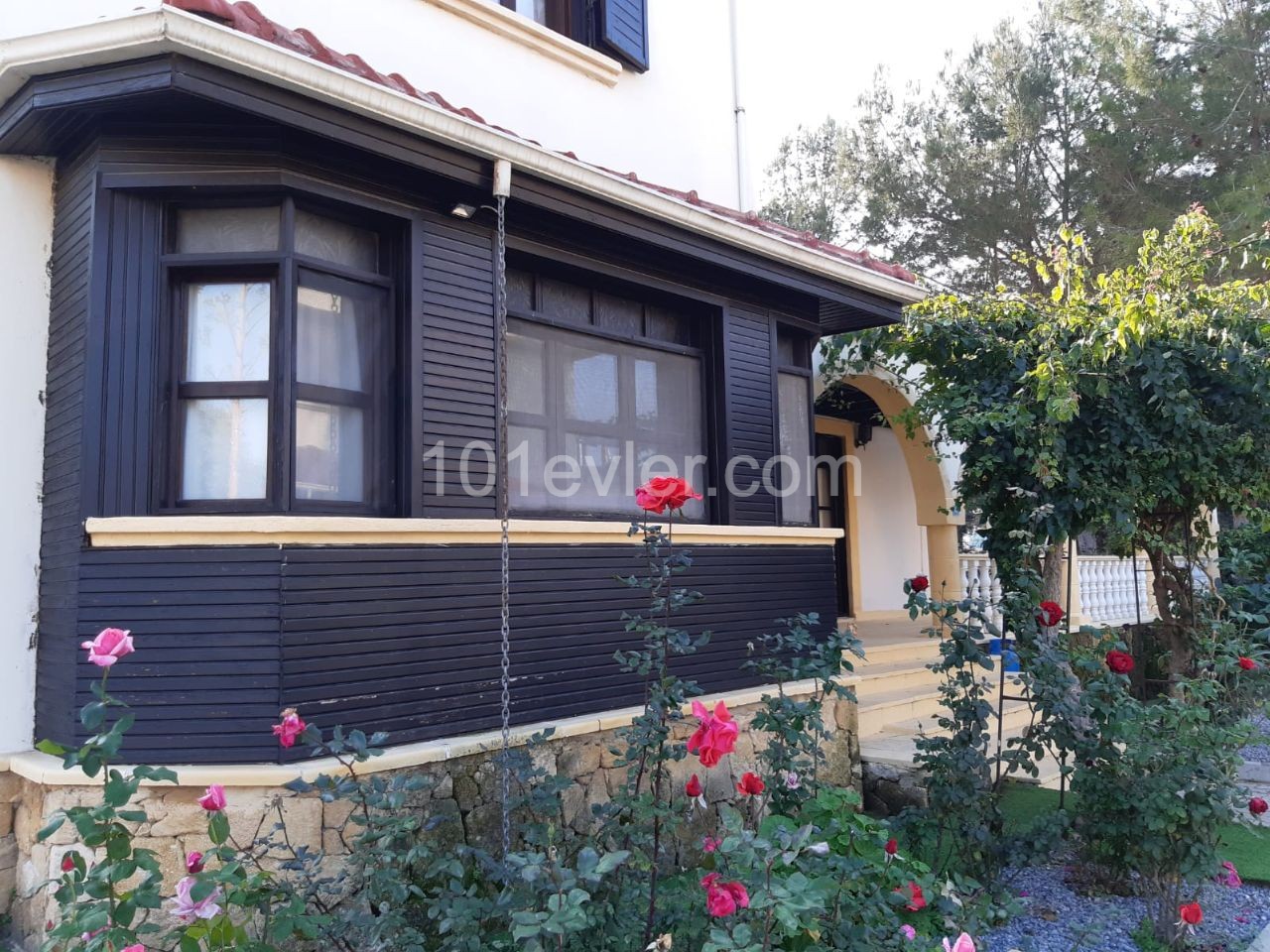 5+1 VILLA MIT POOL IN ALSANCAK ** 