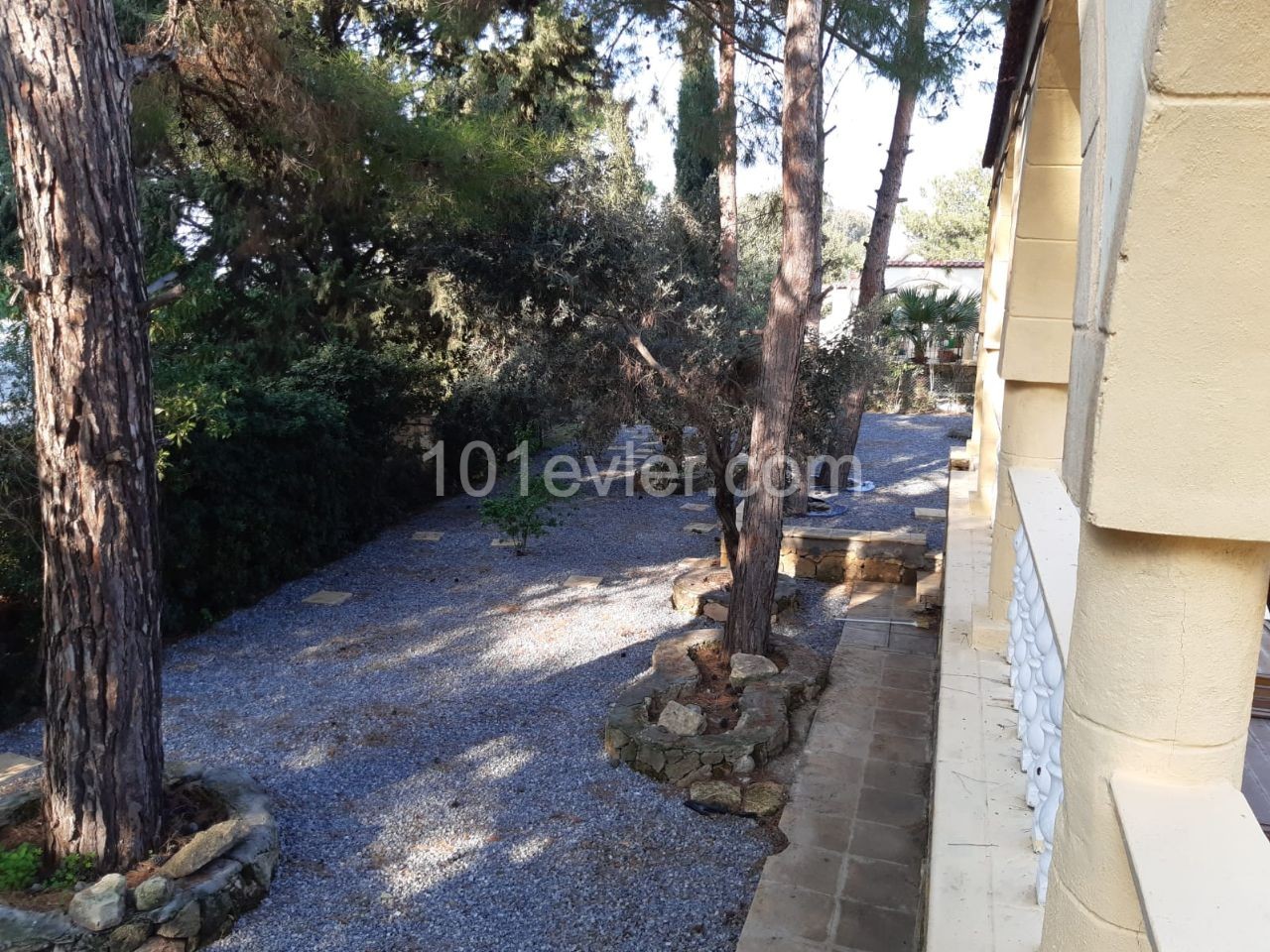 5+1 VILLA MIT POOL IN ALSANCAK ** 