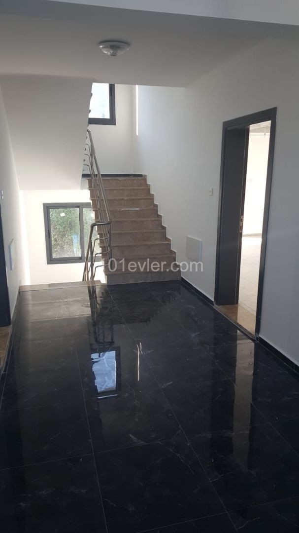 2+1 FLAT FOR SALE İN KYRENİA LAPHİTOS 