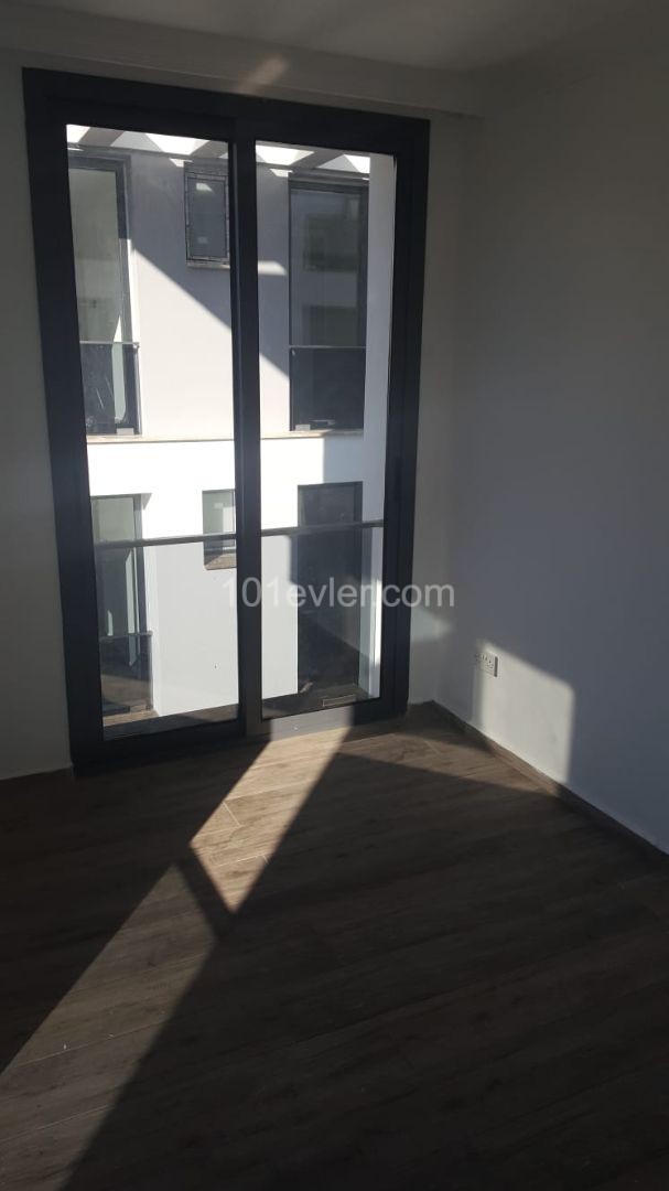 2+1 FLAT FOR SALE İN KYRENİA LAPHİTOS 