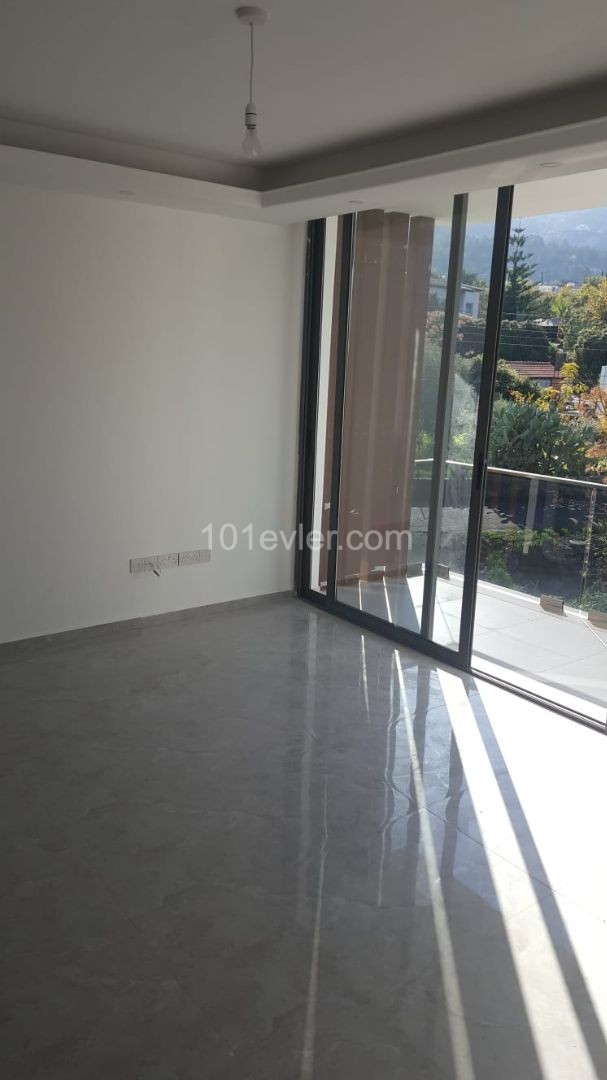 2+1 FLAT FOR SALE İN KYRENİA LAPHİTOS 