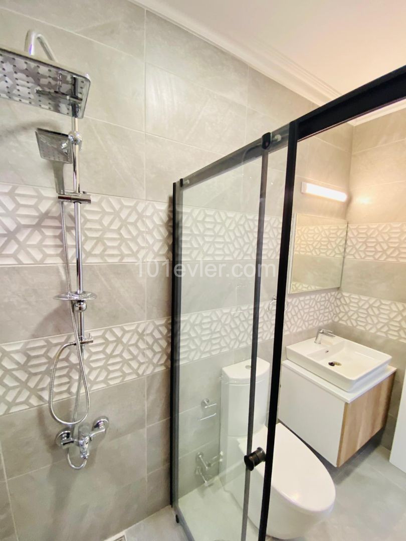 2+1 LUXURY APARTMENT WİTH VİEW FOR RENT IN CENTER OF KYRENİA 