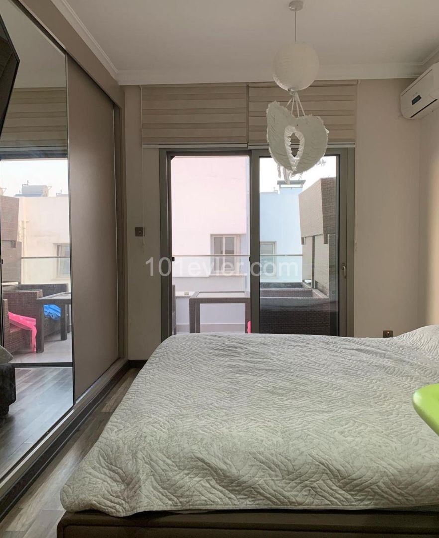 3+1 MÖBLIERTES PENTHOUSE IM ZENTRUM VON KYRENIA ZU VERKAUFEN ** 