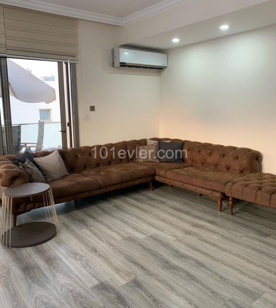 3+1 PENTHOUSE WİTH FURNİSHED IN CENTER OF KYRENİA 