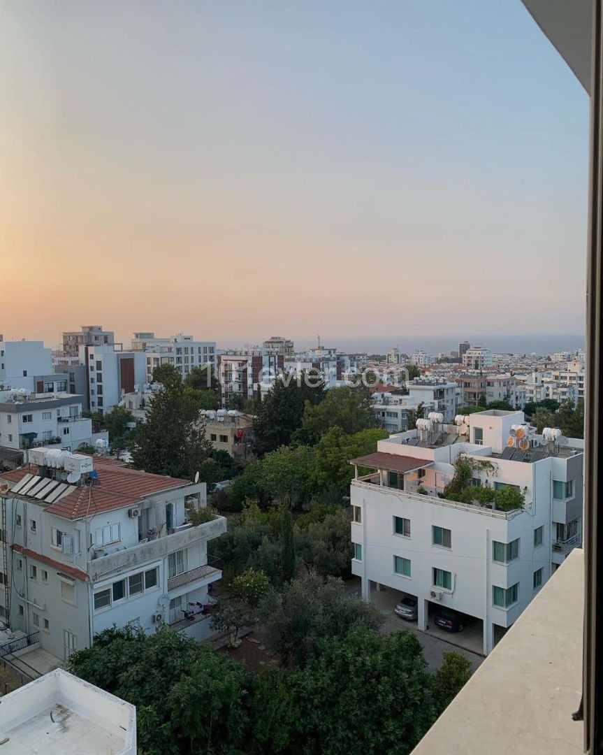 3+1 MÖBLIERTES PENTHOUSE IM ZENTRUM VON KYRENIA ZU VERKAUFEN ** 