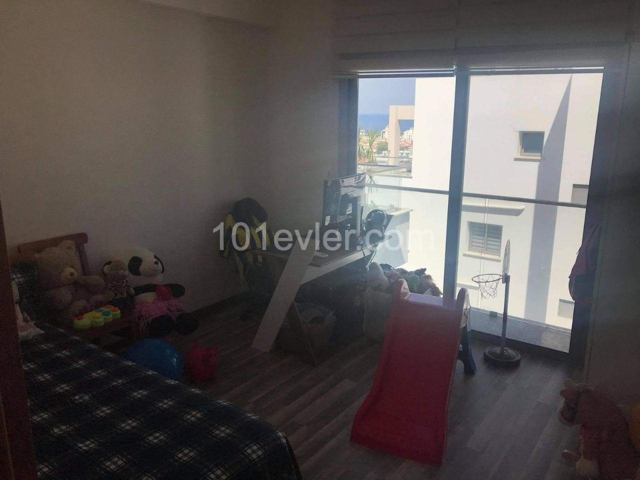 3+1 PENTHOUSE WİTH FURNİSHED IN CENTER OF KYRENİA 