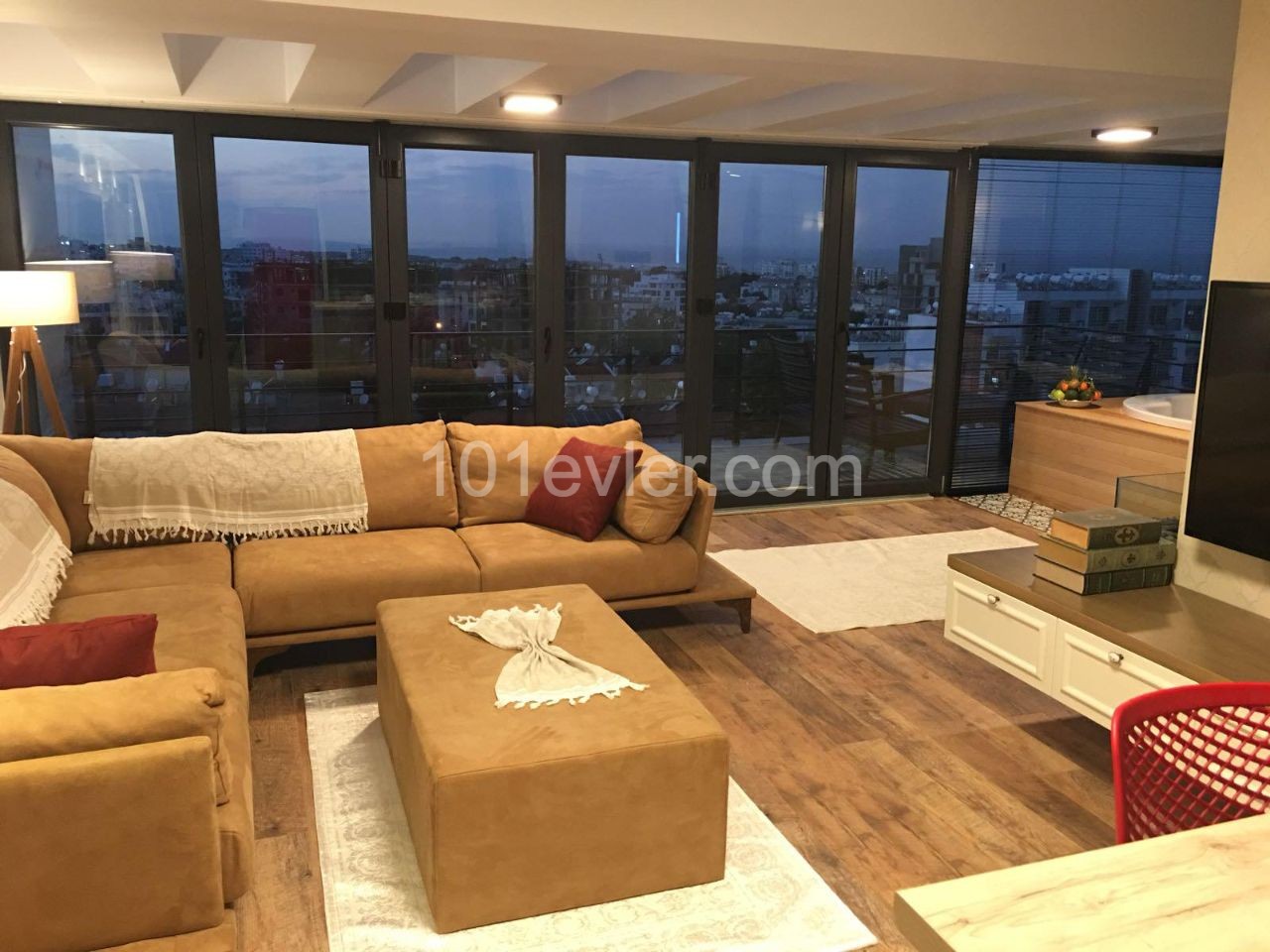 GİRNE MERKEZ'DE 1+1 KİRALIK PENTHOUSE 