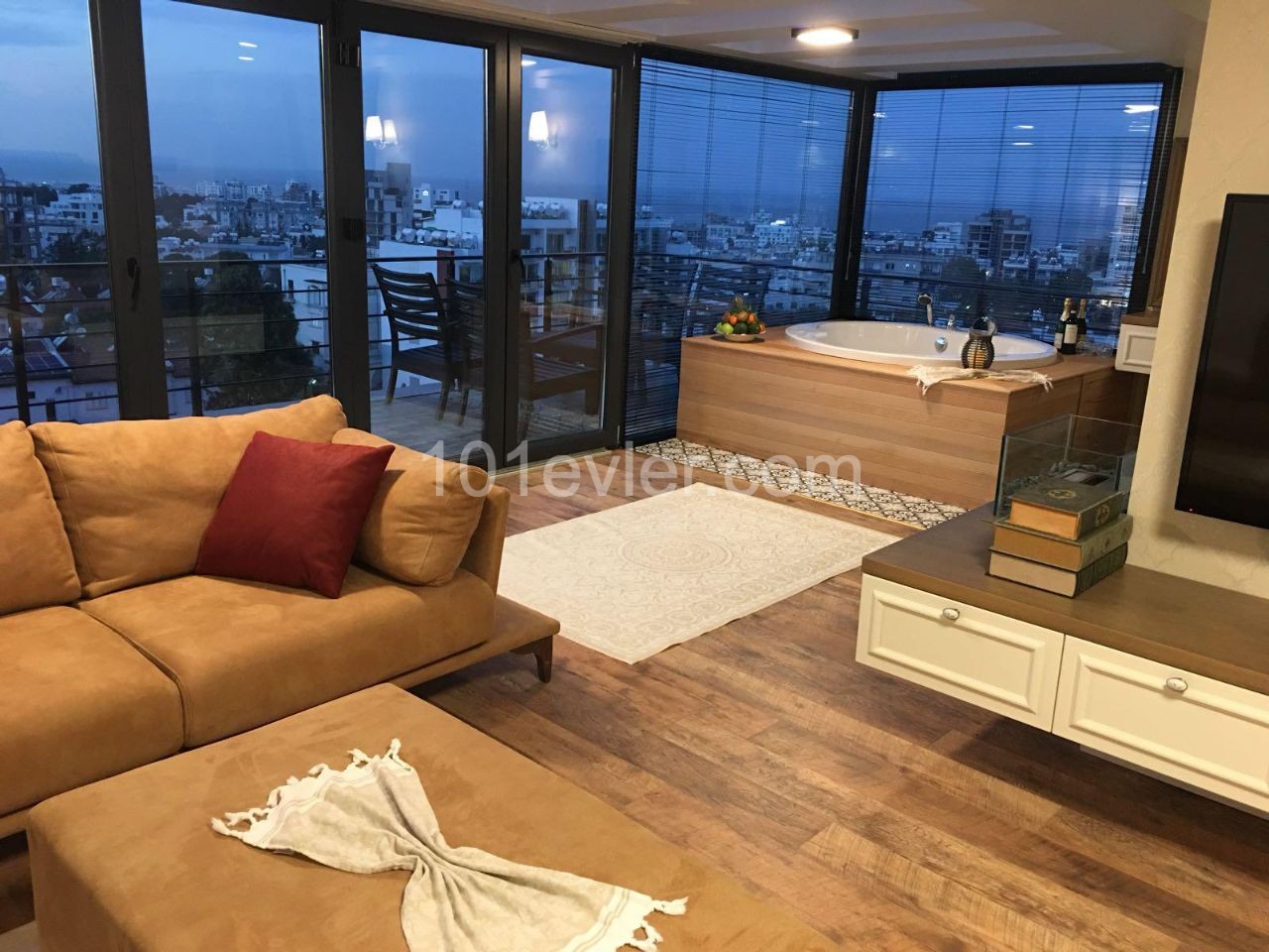 GİRNE MERKEZ'DE 1+1 KİRALIK PENTHOUSE 