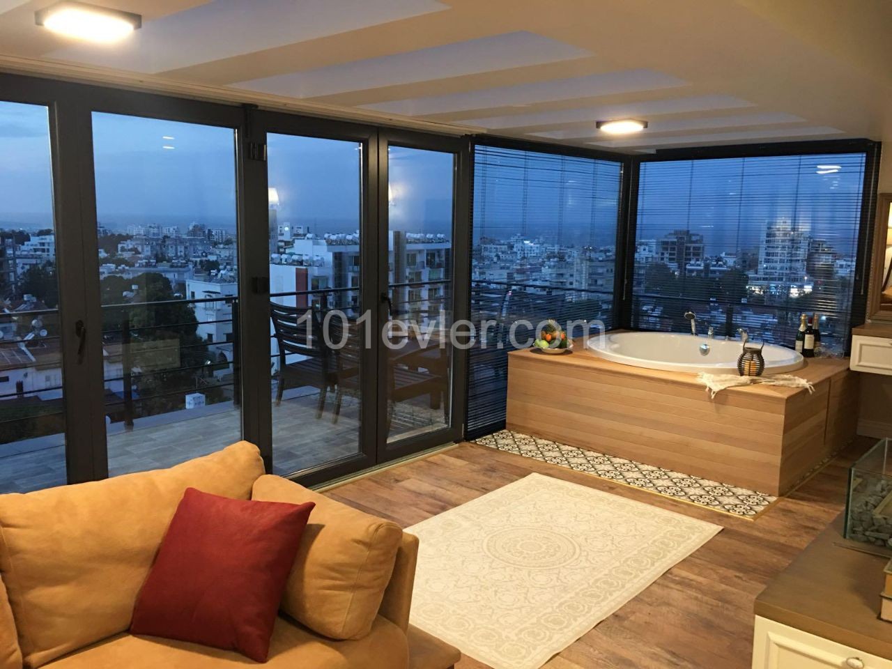 GİRNE MERKEZ'DE 1+1 KİRALIK PENTHOUSE 