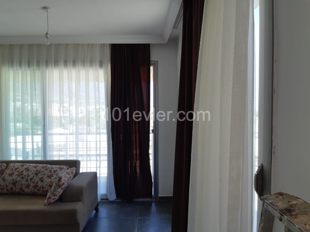 GİRNE ALSANCAK'TA 1+1 EŞYALI SATILIK DAİRE