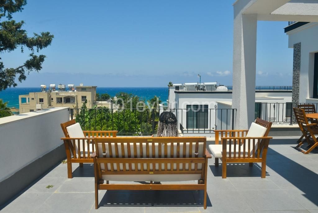 PENTHOUSE ZUM VERKAUF IN KYRENIA KARAOGLANOGLU N 1+1 ZU FUß VOM MEER ENTFERNT ** 