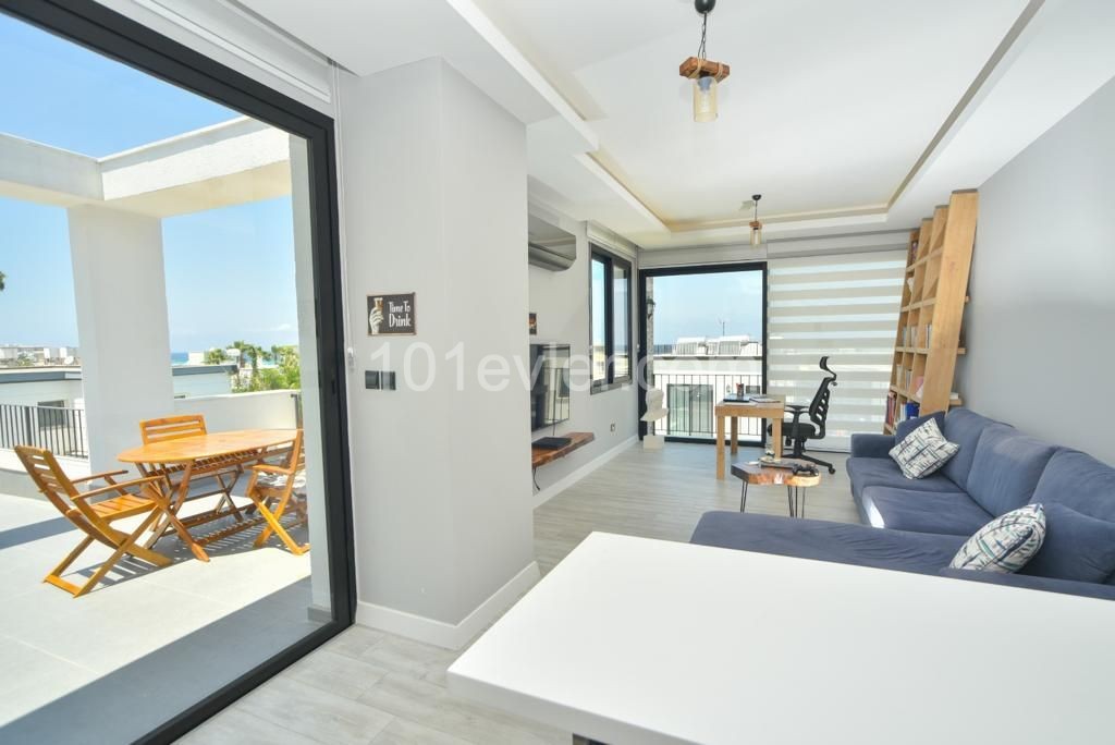 PENTHOUSE ZUM VERKAUF IN KYRENIA KARAOGLANOGLU N 1+1 ZU FUß VOM MEER ENTFERNT ** 