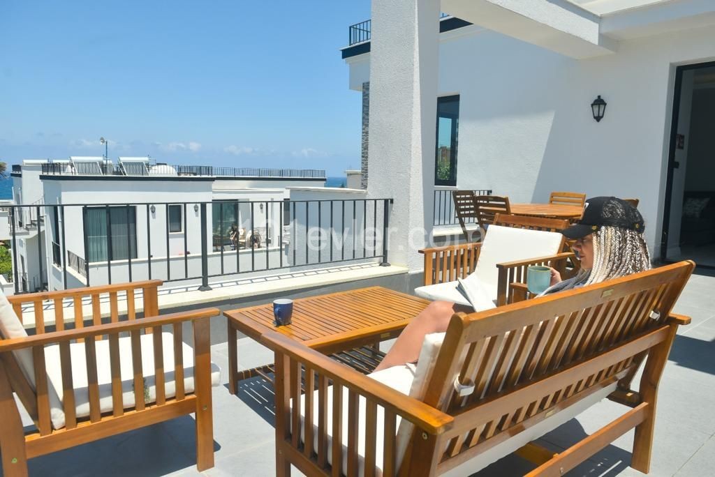 PENTHOUSE ZUM VERKAUF IN KYRENIA KARAOGLANOGLU N 1+1 ZU FUß VOM MEER ENTFERNT ** 