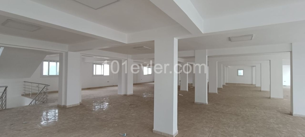 GİRNE'DE 150 M2 KİRALIK DÜKKAN 