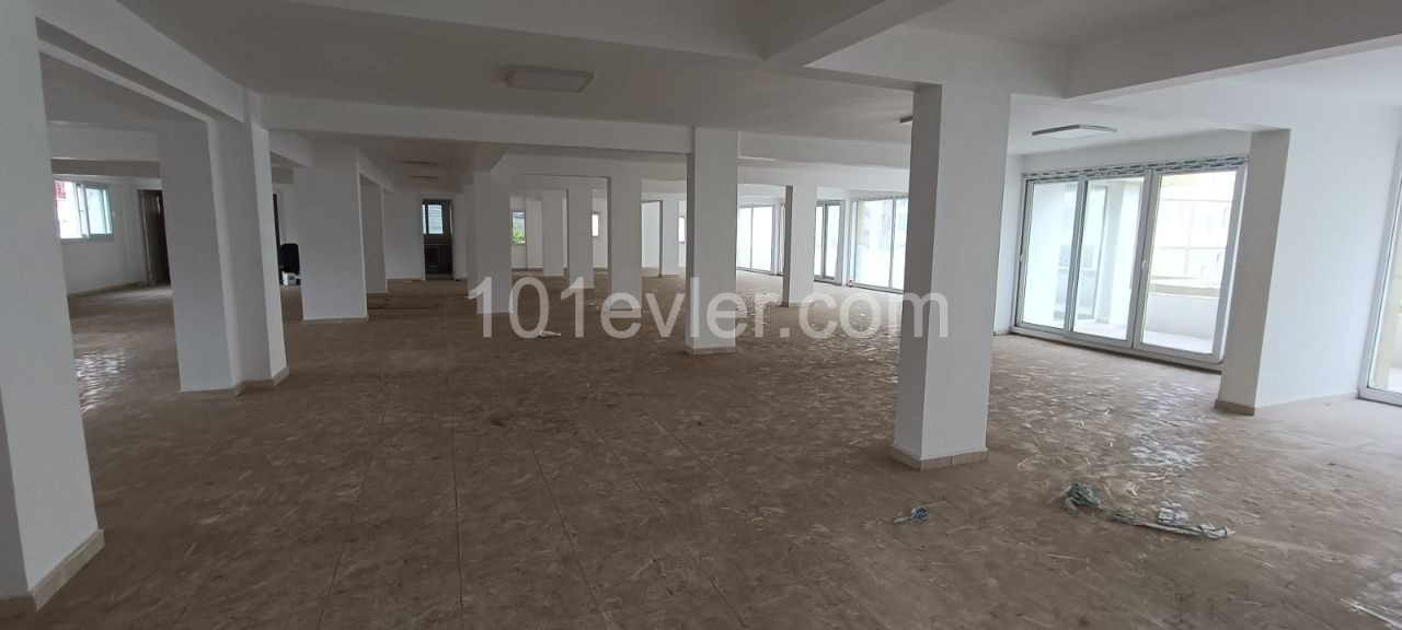 GİRNE'DE 150 M2 KİRALIK DÜKKAN 