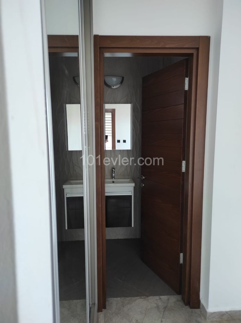 GİRNE MERKEZ'DE 3+1 FULL EŞYALI KİRALIK DAİRE