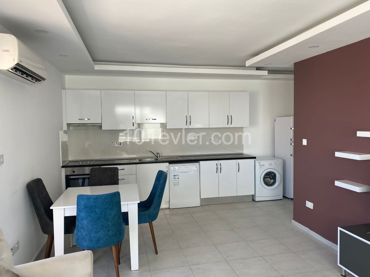 2 + 1 WOHNUNG ZUR MIETE IN KYRENIA ZENTRUM ** 