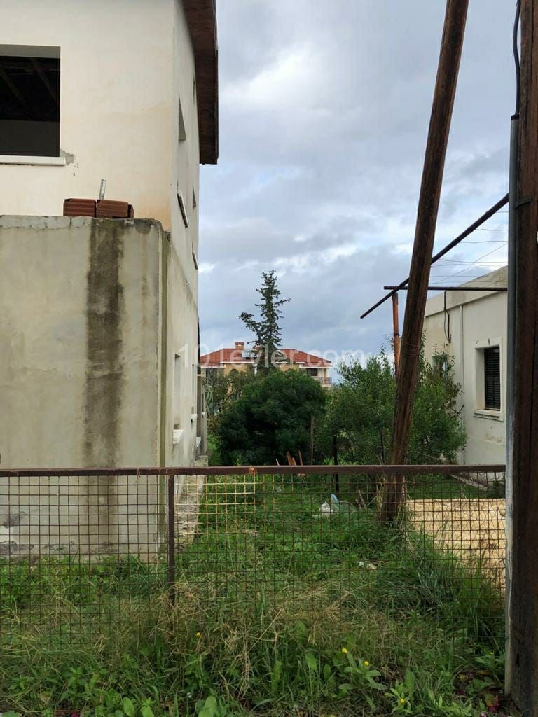 HALBBAUWOHNUNG MIT GARTEN ZUM VERKAUF IN KYRENIA CHATALKÖY ** 