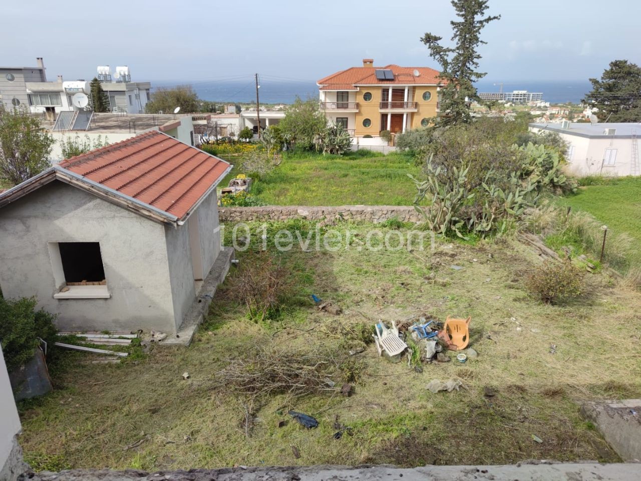 GİRNE ÇATALKÖY'DE SATILIK BAHÇELİ YARIM İNŞAAT DAİRE 