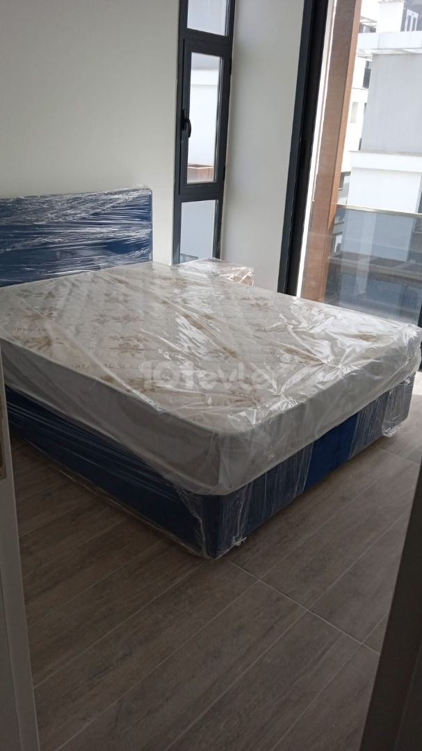 Luxus 1 + 1-Zimmer-Wohnung mit Schwimmbad Zu vermieten in Lapta ** 