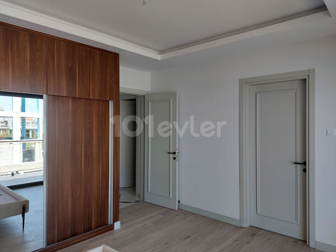 Çatalköy'de satılık yepyeni lüks 3 ve 4 yatak odalı villa