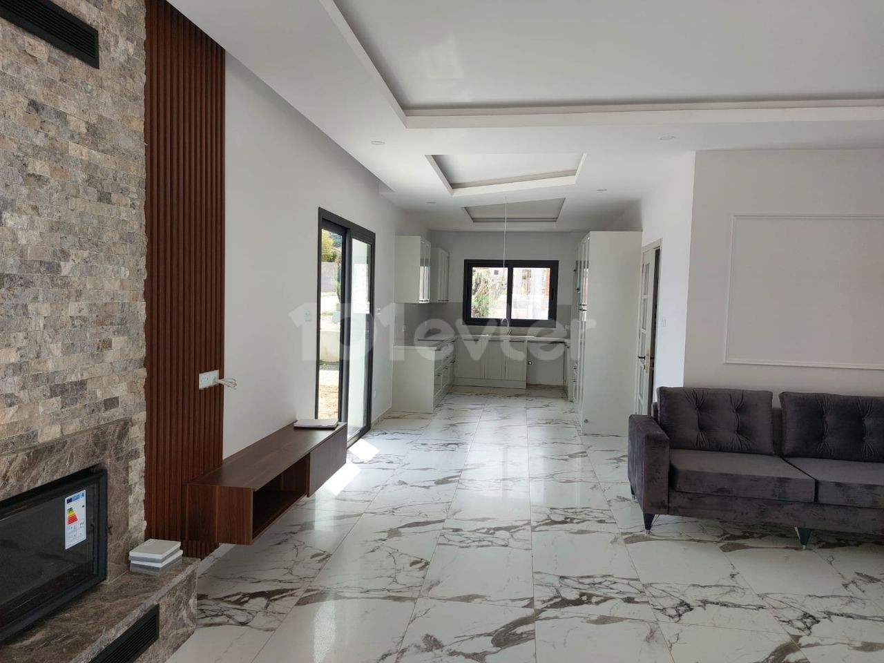 Çatalköy'de satılık yepyeni lüks 3 ve 4 yatak odalı villa