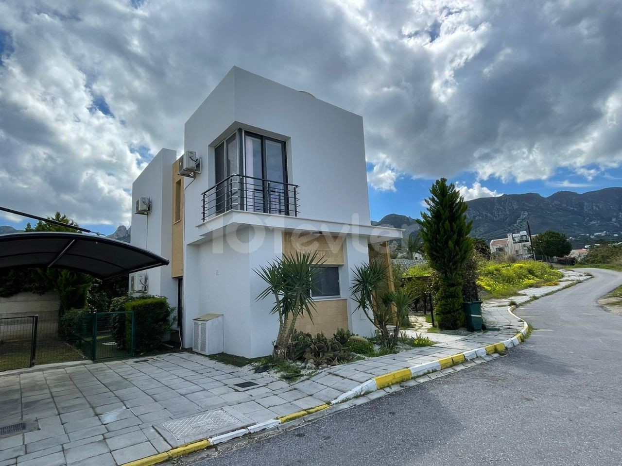 Girne Zeytinlik Bölgesinde 2+1 Satılık Villa