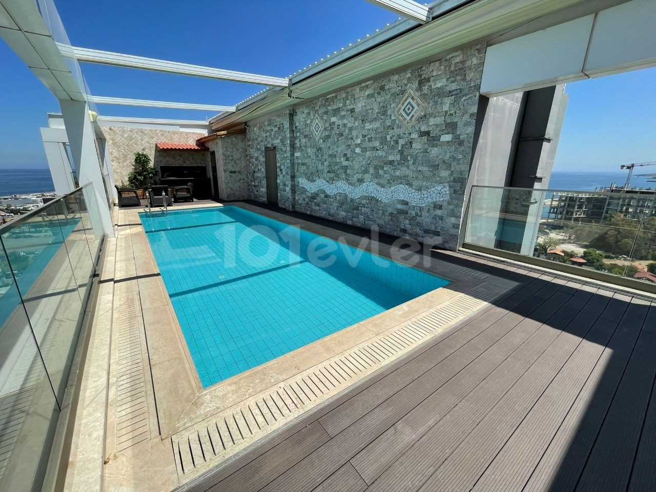 2 + 1 PENTHOUSE ZU VERMIETEN MIT PRIVATEM POOL IN KYRENIA ** 