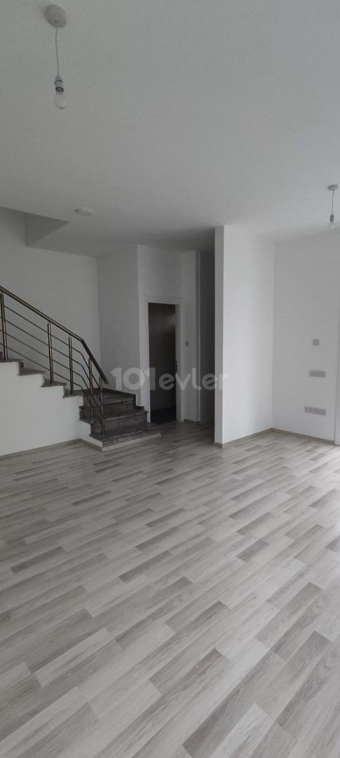 Lefkoşa Alayköy Bölgesinde Satılık Bahçeli 3+1 İkiz Villa