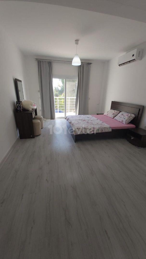 Girne Alsancak 4+1 Havuzlu Günlük Kiralık Villa