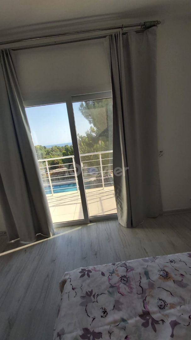 Kyrenia Alsancak 4 + 1 Villa Zur Täglichen Miete Mit Pool ** 