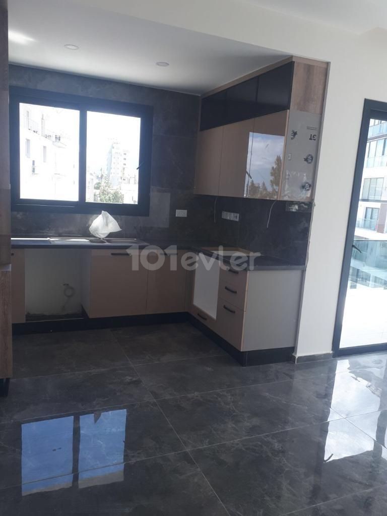 GİRNE MERKEZ DE 2+1 SATILIK DAİRE